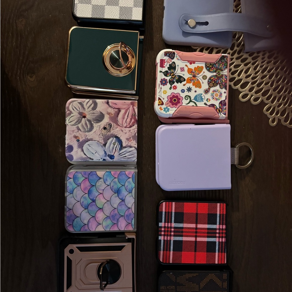 Stylish Phone Case Collection - Various Designs - Picture 4 of 4